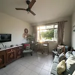 Apartamento Com Vista Pro Mar No Centro De Ubatuba - 2 Quartos E Cozinha Completa