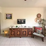 Apartamento Com Vista Pro Mar No Centro De Ubatuba - 2 Quartos E Cozinha Completa