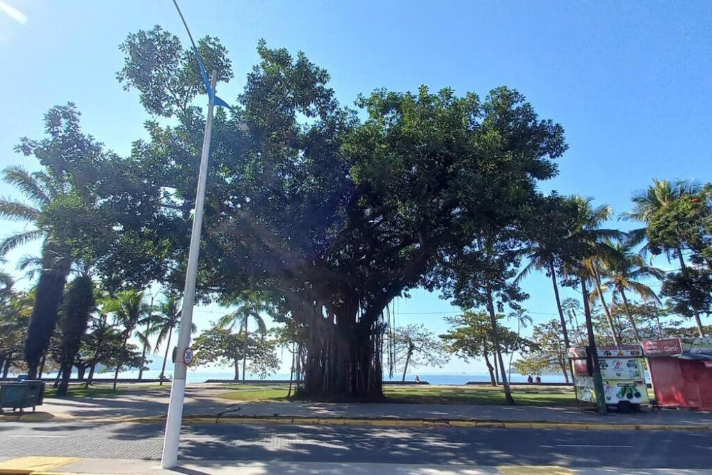 Com Vista Pro Mar No Centro De - 2 Quartos E Cozinha Completa * Ubatuba