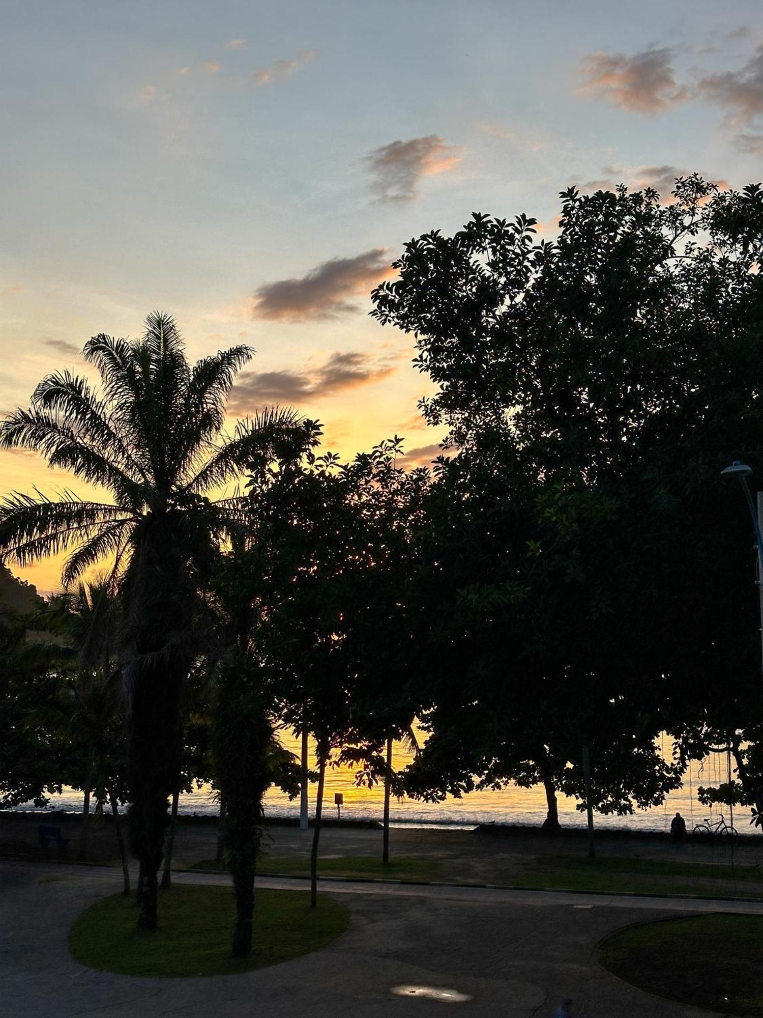 Com Vista Pro Mar No Centro De *